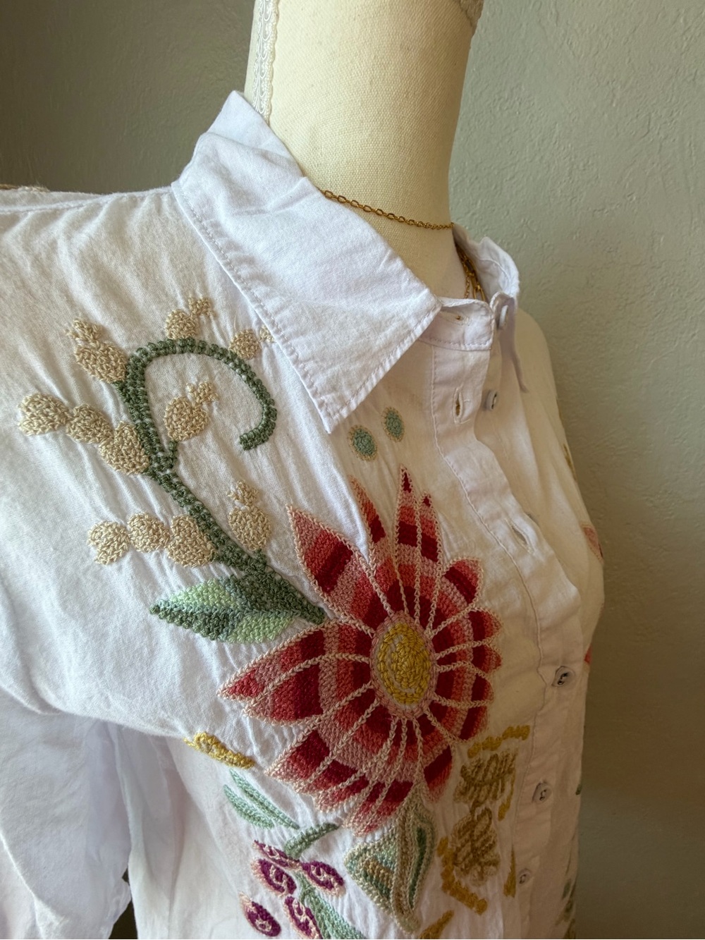 Johnny Was White Button-Up Blouse with Multicolor Floral Embroidery Size Small - Picture 11 of 15